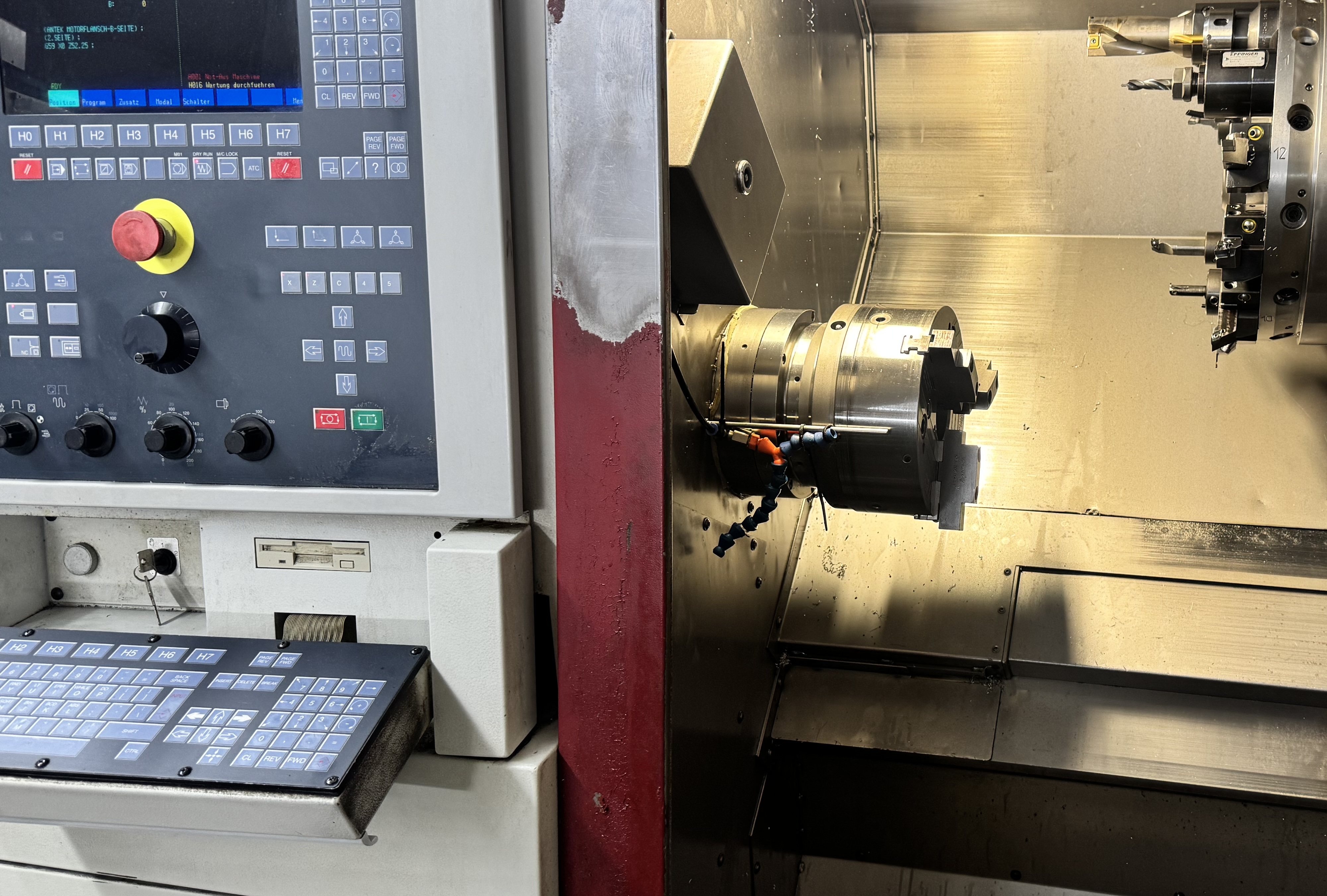 Traub TNA 300: Leuze CNC-Technik - In Sachen CNC-Technik immer einen Dreh voraus.