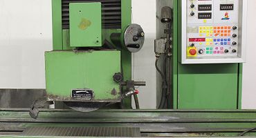 Flach-Schleifmaschine: Leuze CNC-Technik - In Sachen CNC-Technik immer einen Dreh voraus.