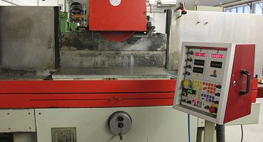 Flach-Schleifmaschine: Leuze CNC-Technik - In Sachen CNC-Technik immer einen Dreh voraus.